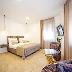 Mariani Luxury Rooms In Center